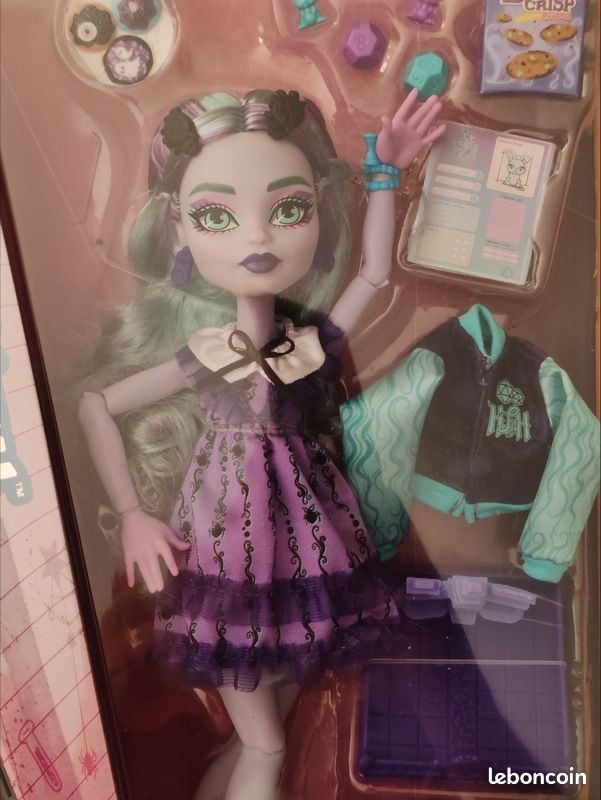 Monster High - Twyla Fearbook (image 3)
