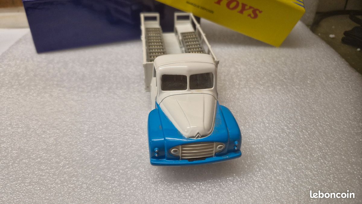 Dinky Toys - 1:43 - 586 Camion Citroên laitier