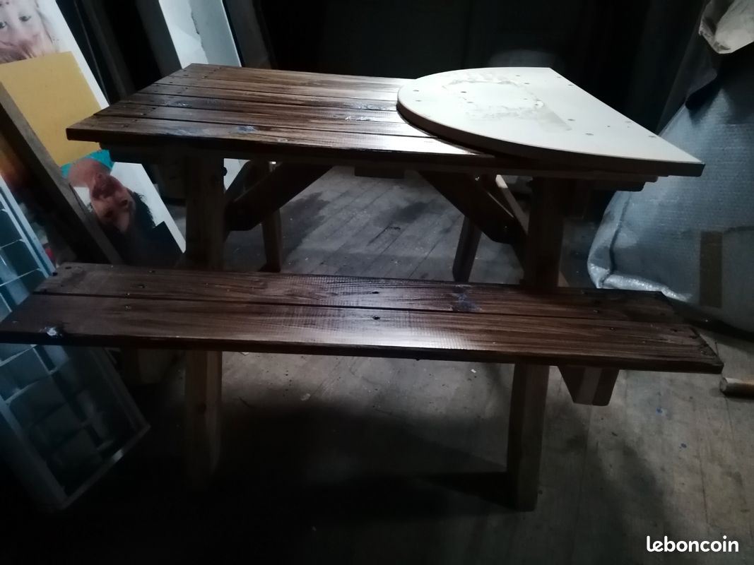 Très belle table de salon de jardin pour enfants. À saisir (image 1)