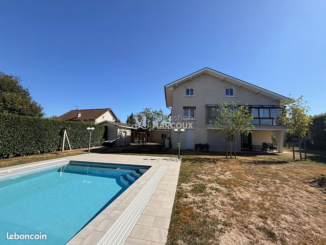Maison 6 pièces 236 m² · à Saint-Just-Saint-Rambert · 236 m² · 577 500 €