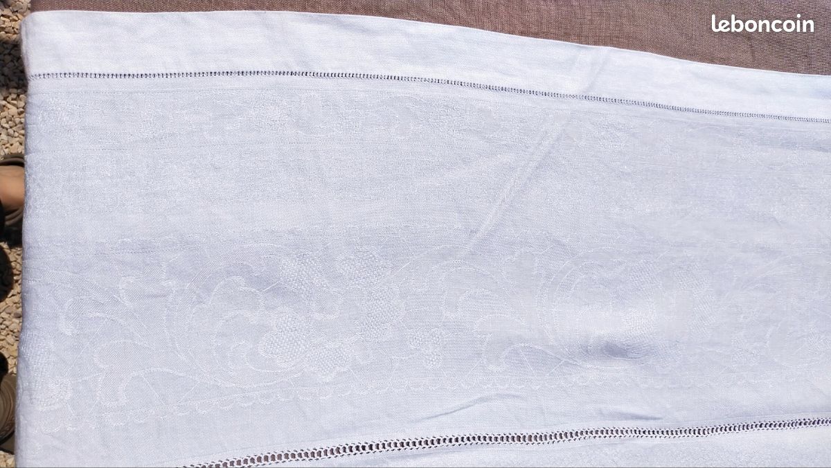 Nappe a teindre rect. Jacquart blanc broderies (image 2)