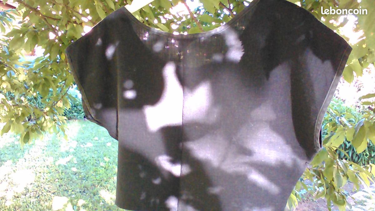 Petit haut noir (image 2)