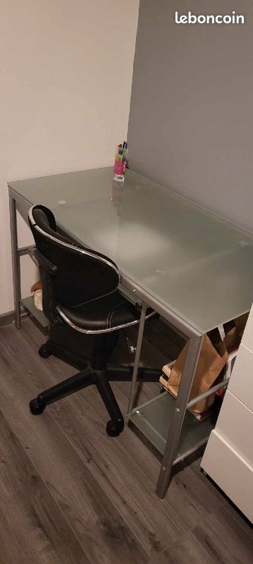 Bureau (image 1)