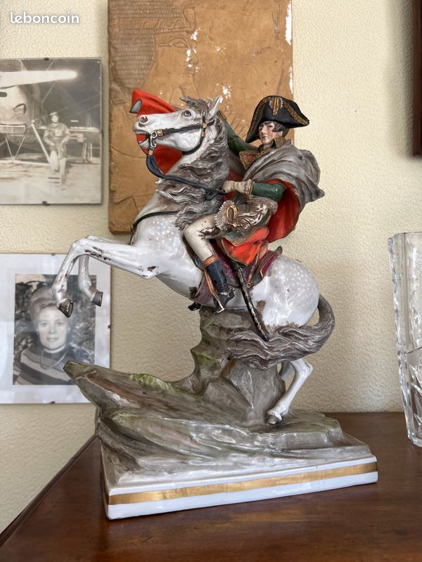 Napoléon à cheval en porcelaine (image 1)