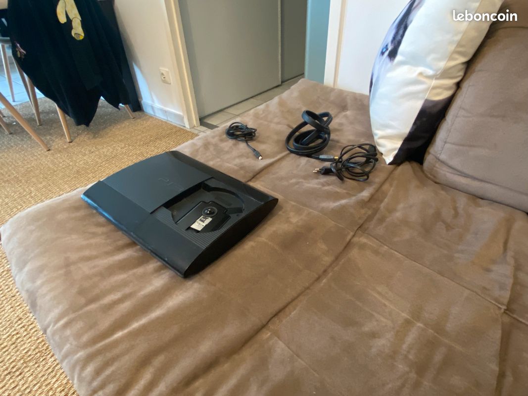 🎮 Pack PS3 Super Slim + 26 jeux + 3 manettes + Buzz Quiz (image 3)