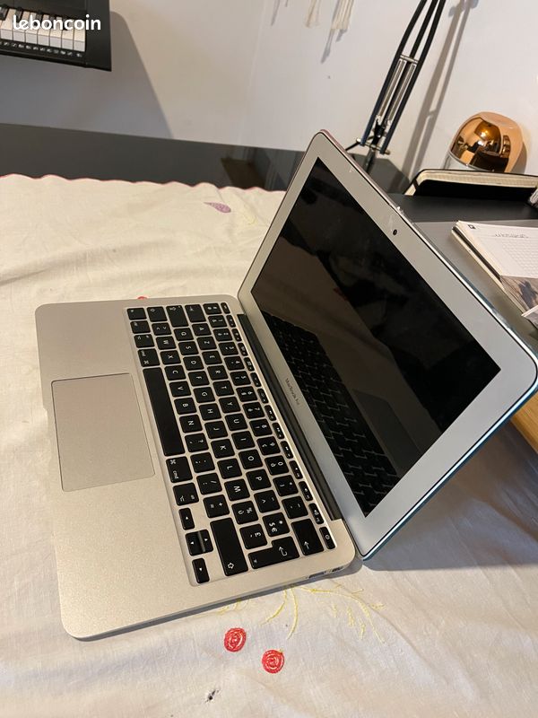 Macbook Air gris (image 1)