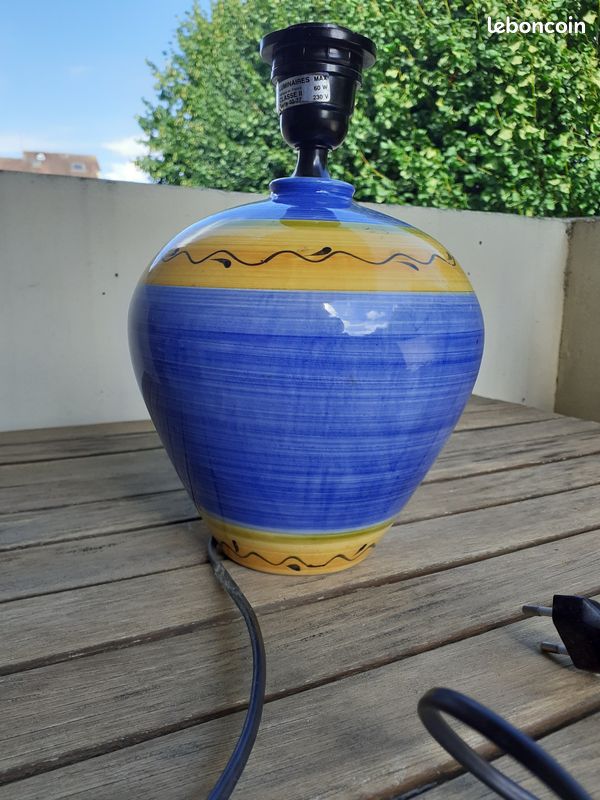 Pied de lampe bleu (image 1)