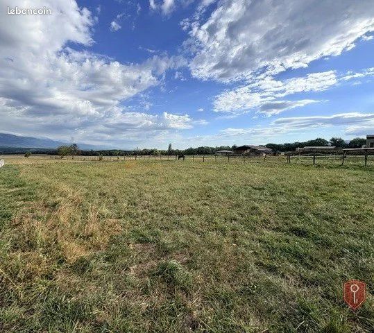 Terrain 1028 m² · à Vulbens · 1 028 m² · 380 000 €