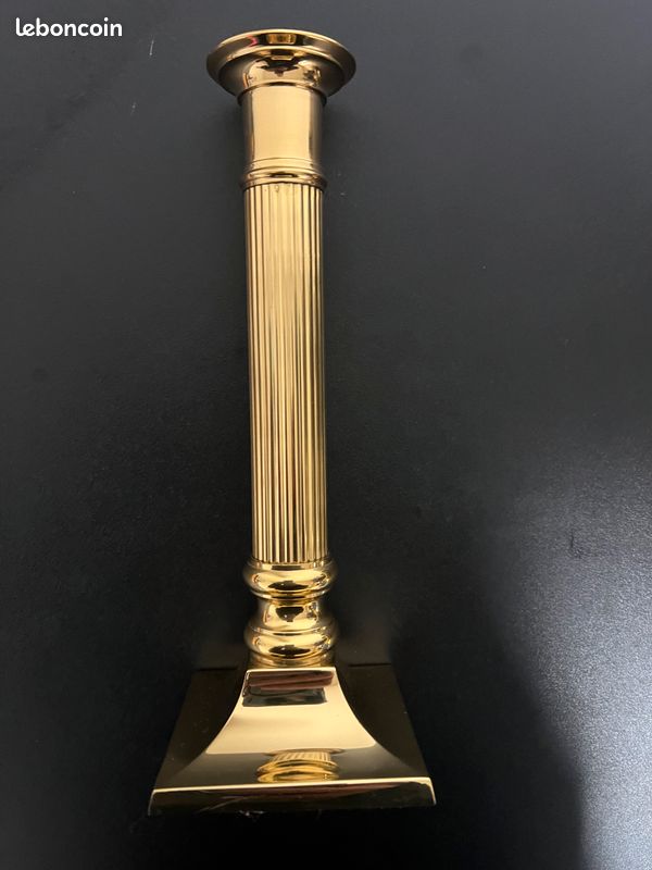 Paire de bougeoirs colonne dorés style néoclassique (image 2)