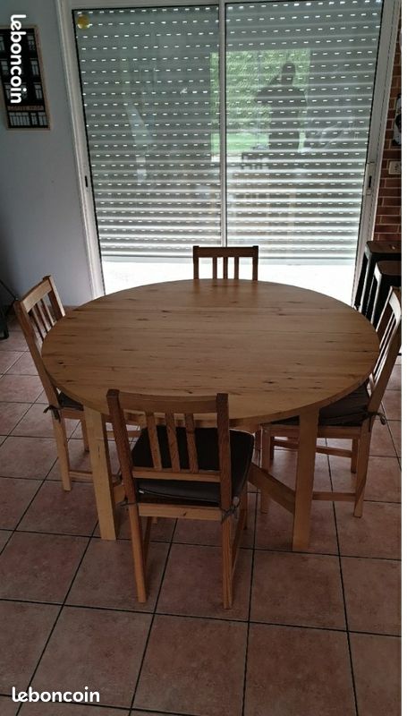 Lot table IKEA avec ses 4 chaises (image 2)