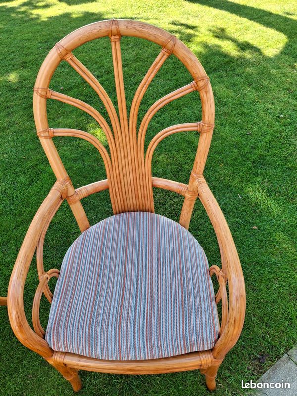 Mobilier en canne de rotin (image 2)