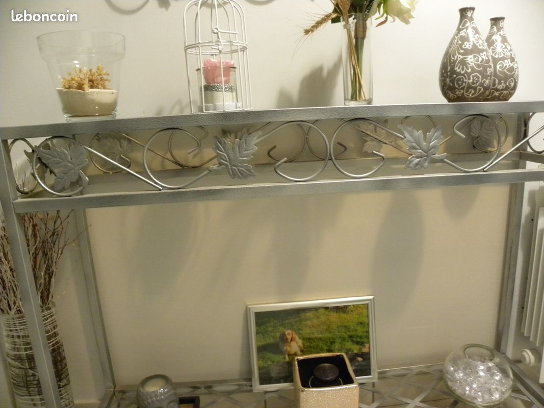 Meuble décoratif en fer (image 1)