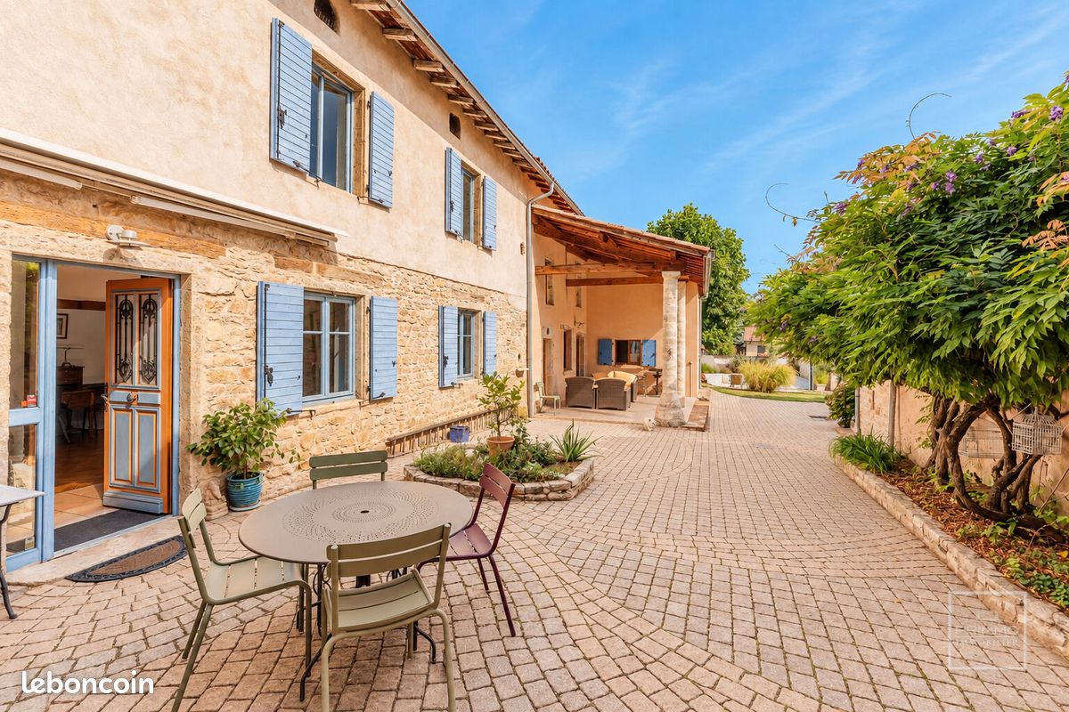 Maison 7 pièces 252 m² · à Saint-Germain-au-Mont-d'Or · 252 m² · 995 000 €
