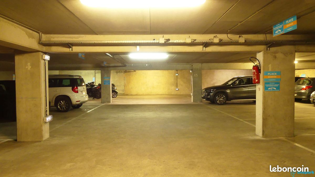 Parking/box 12 m² PARIS 03 (image 3)