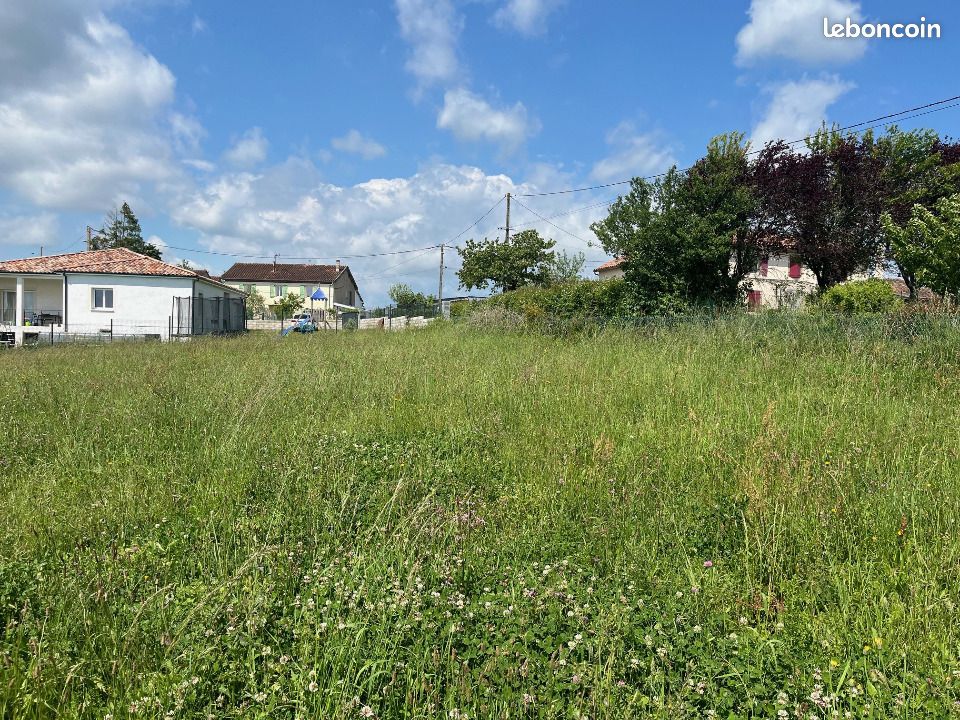 Terrain 825 m² Bellegarde · à Bellegarde-Marsal · 48 000 €