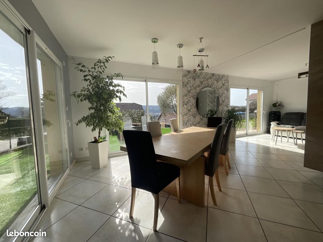 Maison 5 pièces 118 m² · à Bourgoin-Jallieu · 118 m² · 350 000 €
