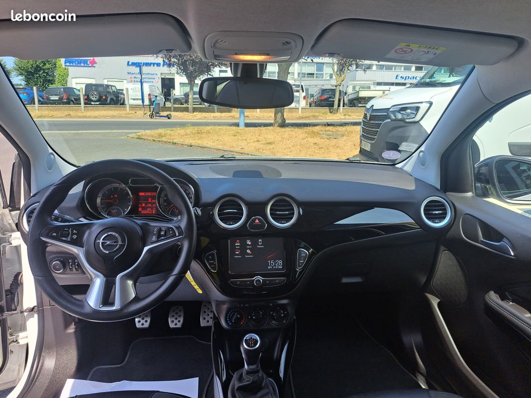 Opel Adam 1.4 Twinport 87ch S/S Black Edition (image 4)