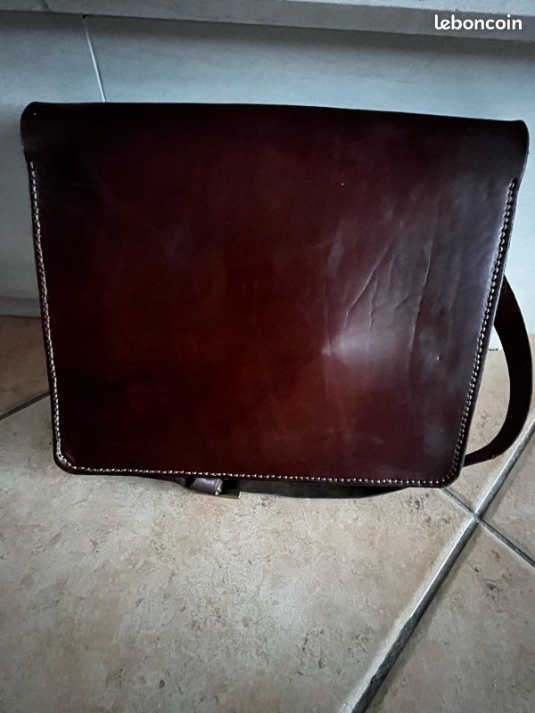 Sacoche Ancienne En Cuir Véritable – Accessoire Vintage Authentique, Matière Noble