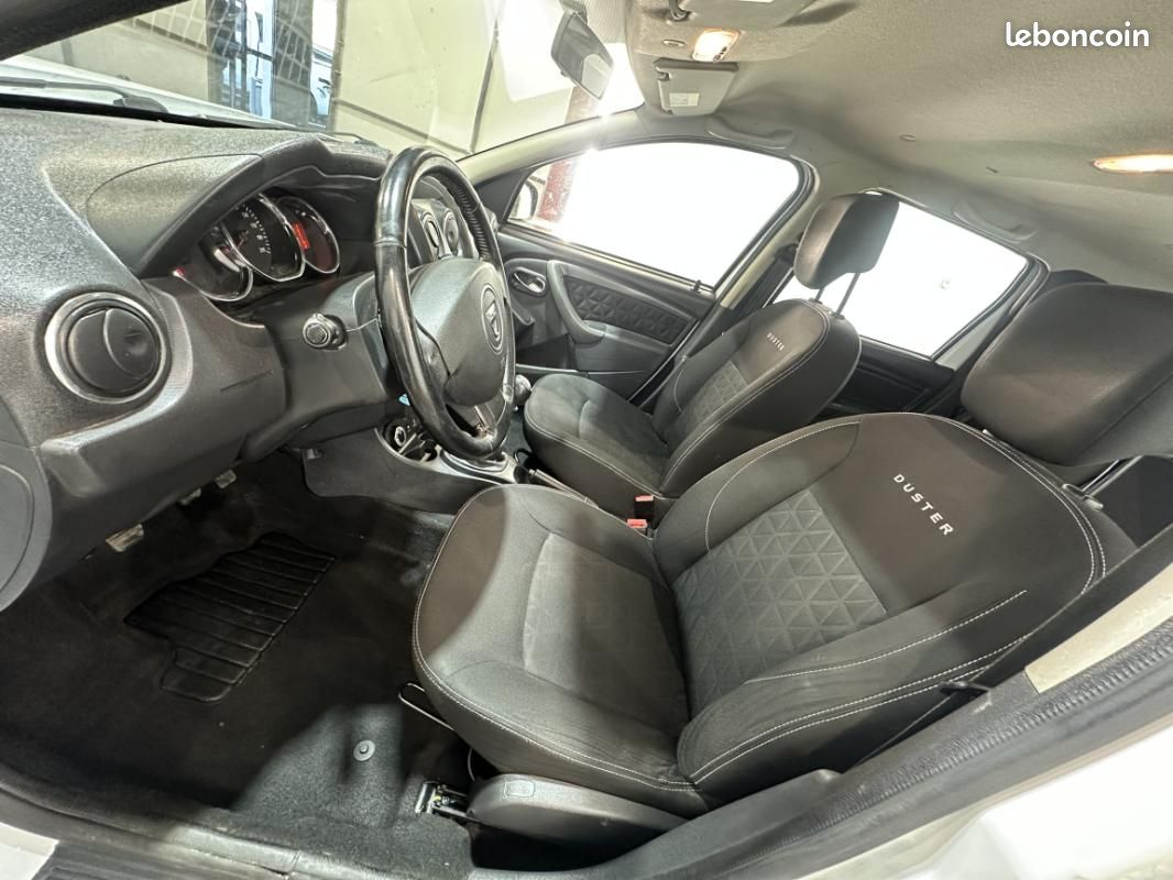 Dacia Duster 1.5 dCi 110 4x4 Lauréate +ATTELAGE (image 12)