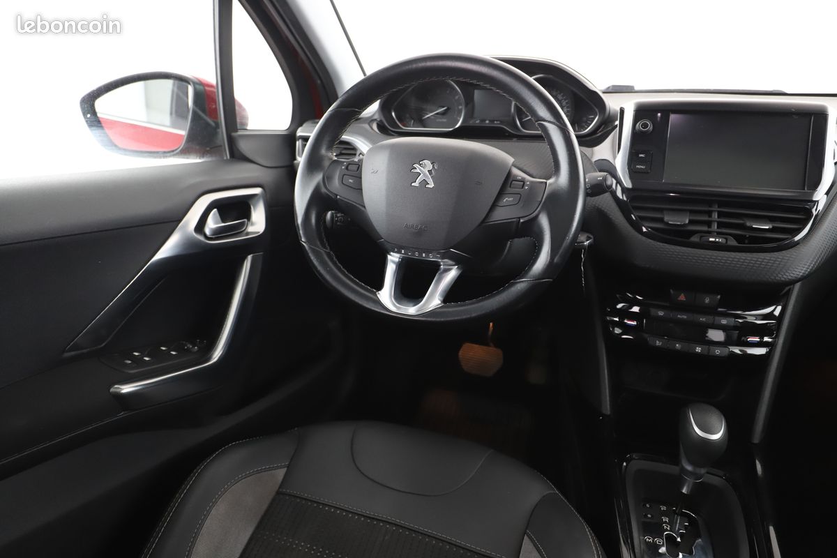 Peugeot 2008 1.2 PureTech Allure EAT6 110 ch (image 7)