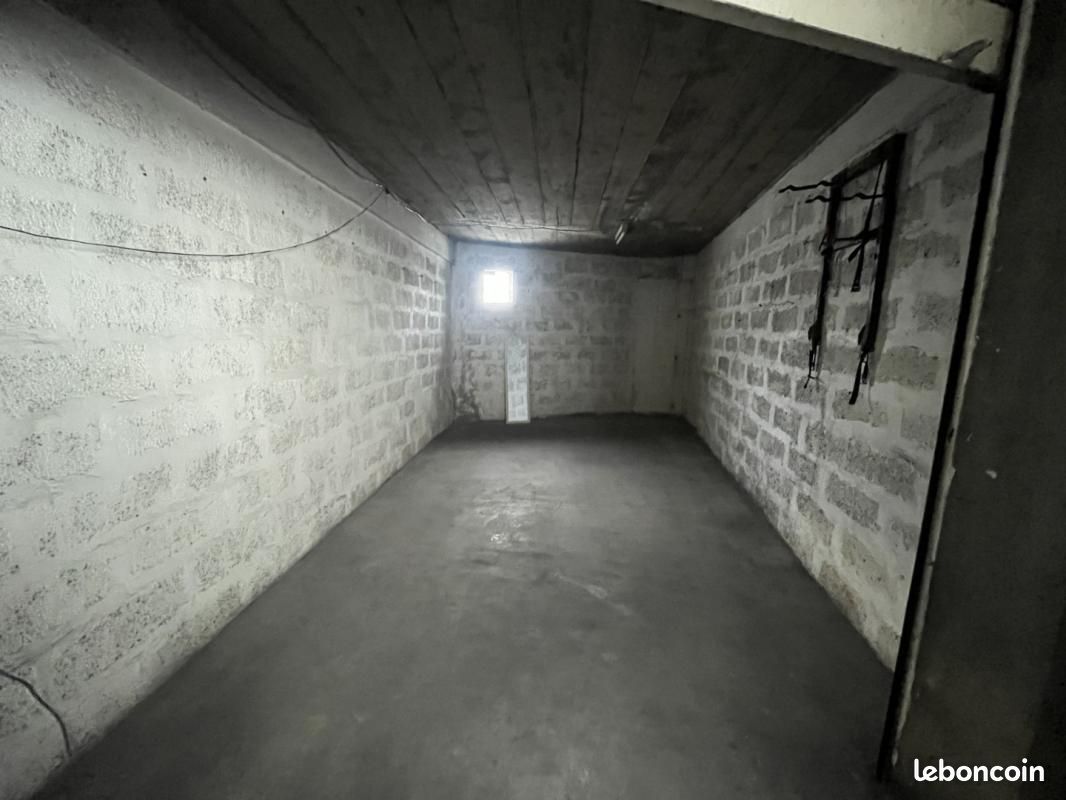 Parking 15 m² · à Grenoble · 15 m² · 80 €/mois