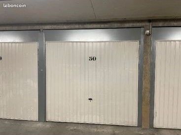Garage en box fermé en sous sol Neuville sur Saone proche centre · à Neuville-sur-Saône · 80 €/mois