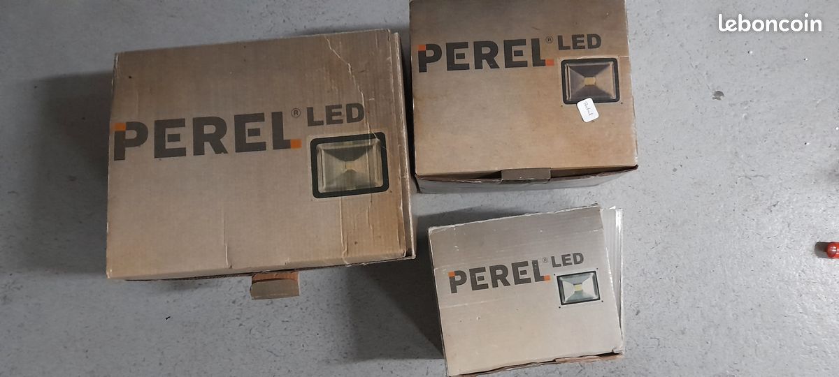 3 spots neufs,au choix, marque Perel (image 2)