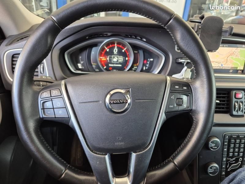 Volvo V40 D2 120ch Momentum Business Geartronic (image 17)