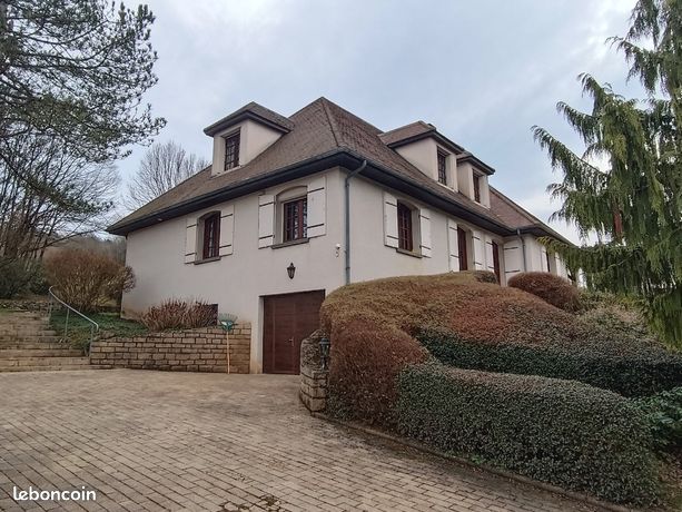 Belle maison sur sous-sol