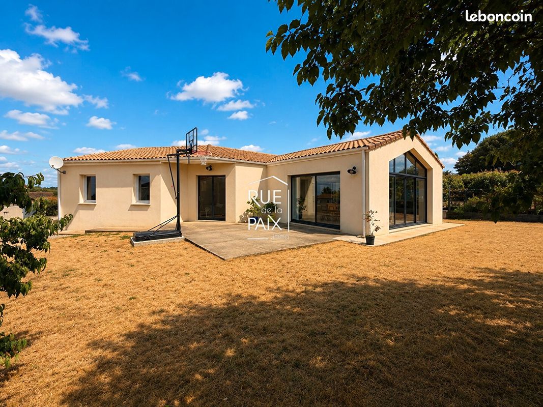 Maison 6 pièces 153 m² · à Nanteuil · 153 m² · 272 000 €