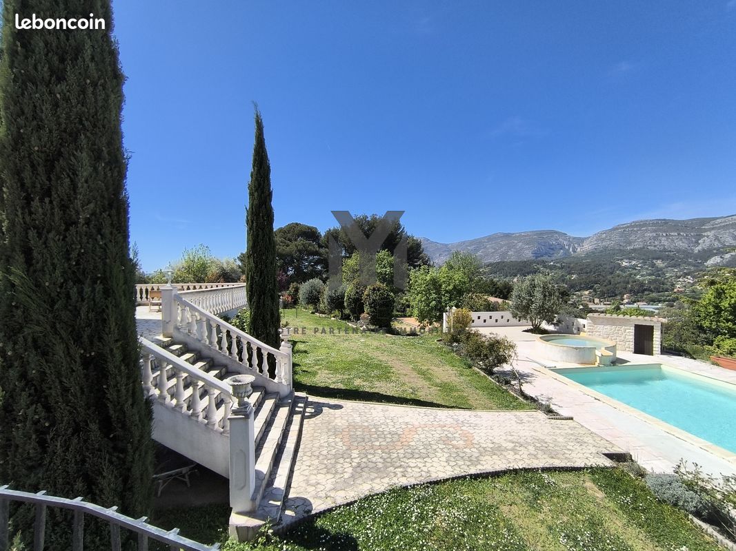 Maison 6 pièces 166 m² · à Roquevaire · 166 m² · 895 000 €