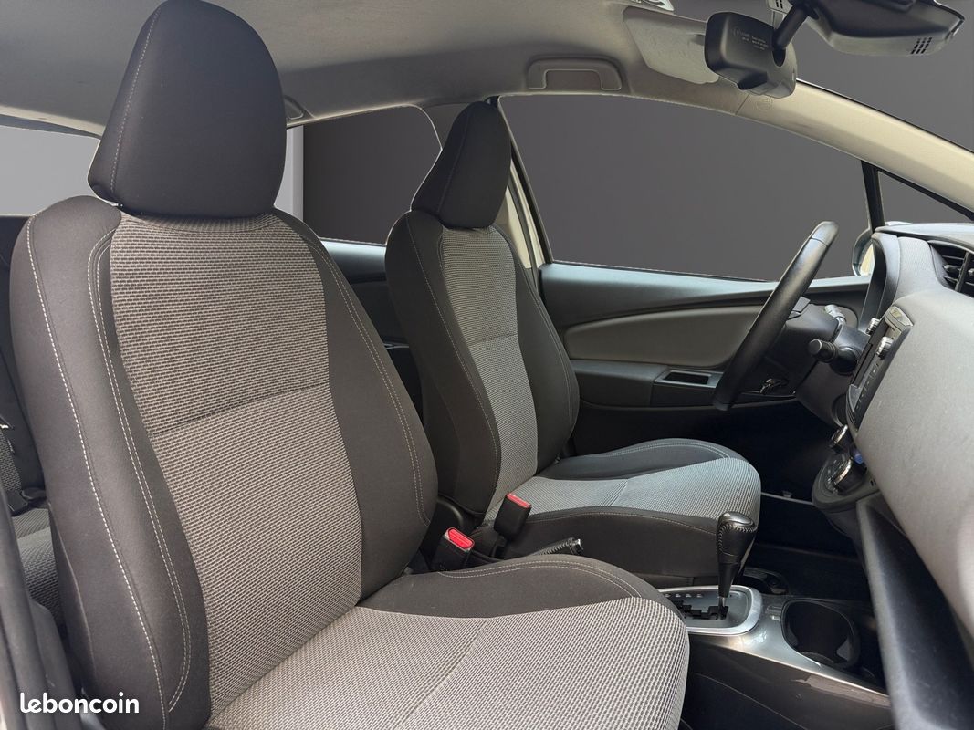 TOYOTA YARIS Hybride 100 ch Dynamic Caméra De Recul Radar De Recul Ouverture Fermeture sans clé Keyless GPS Boîte Auto Garantie 12 mois (image 12)