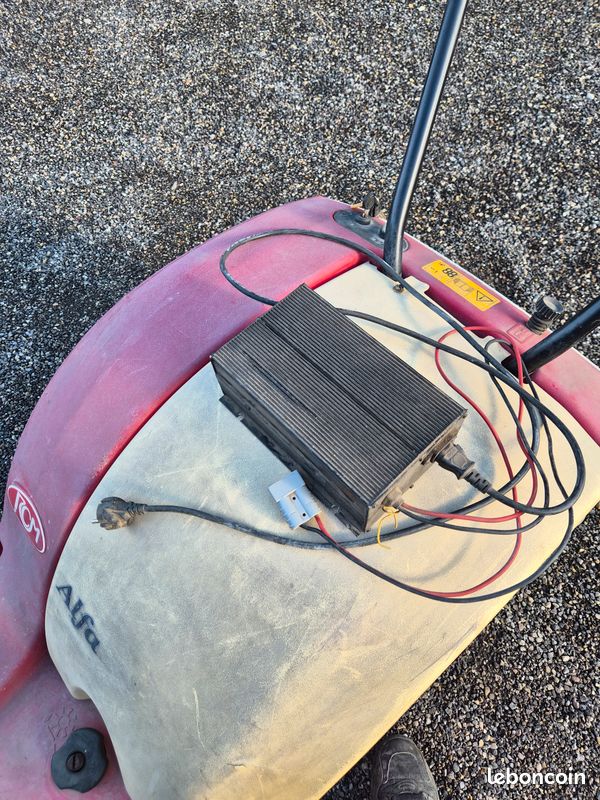 Petite Balayeuse rcm à batterie chargeur au 220v (image 2)