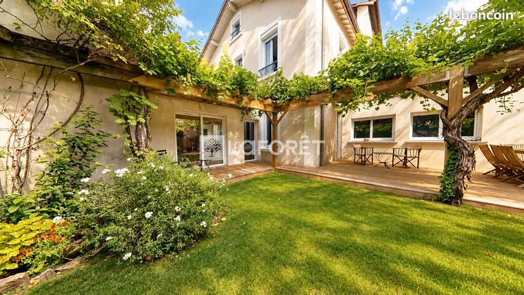 Maison 6 pièces 155 m² — 1