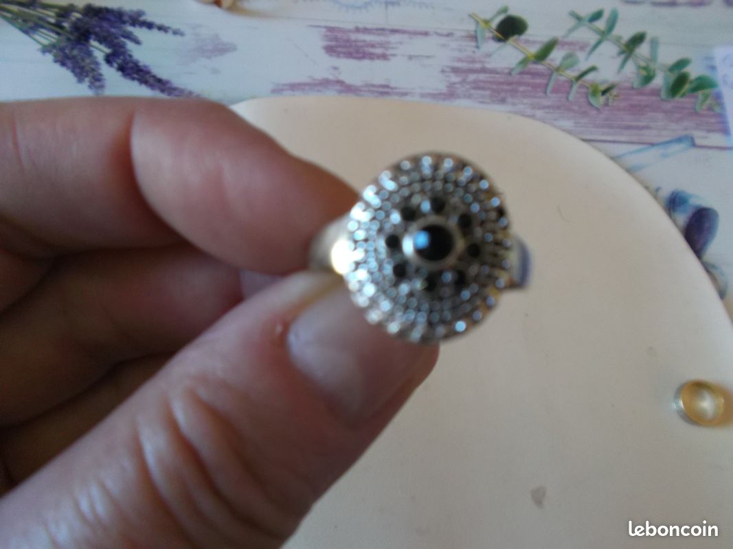 1 belle bague femme fantaisie couleur argent+noir (image 4)