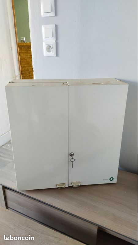 Armoire à pharmacie (image 1)