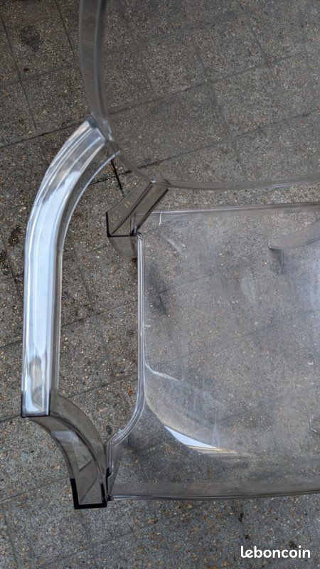 Chaise transparente Louis Ghost (image 2)