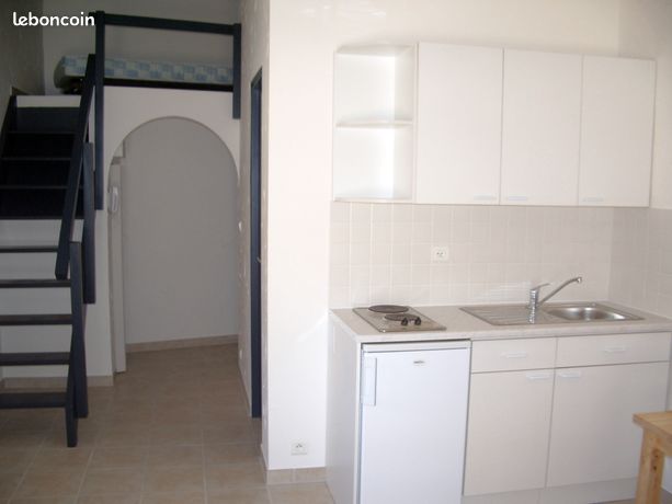 STUDIO MEUBLE, 3ème ETAGE, 25 M2, CENTRE VILLE