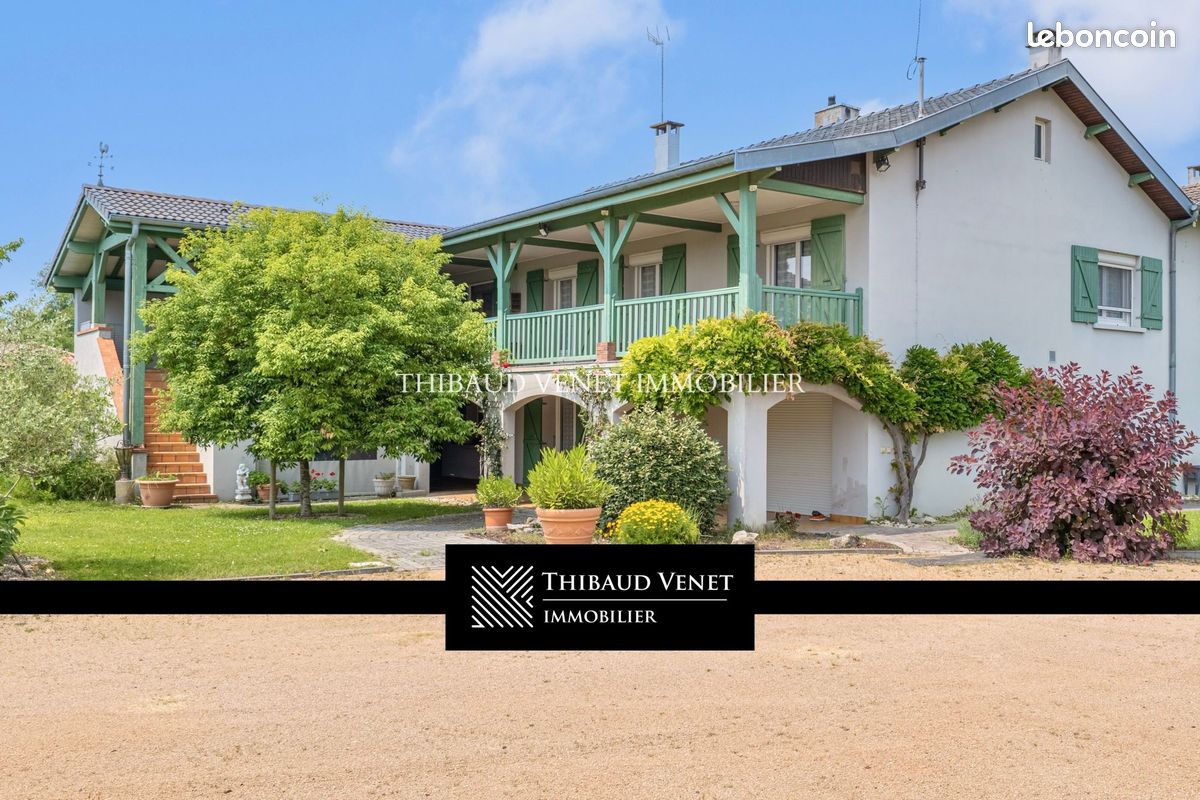 Maison 9 pièces 343 m² · à Feillens · 343 m² · 395 000 €