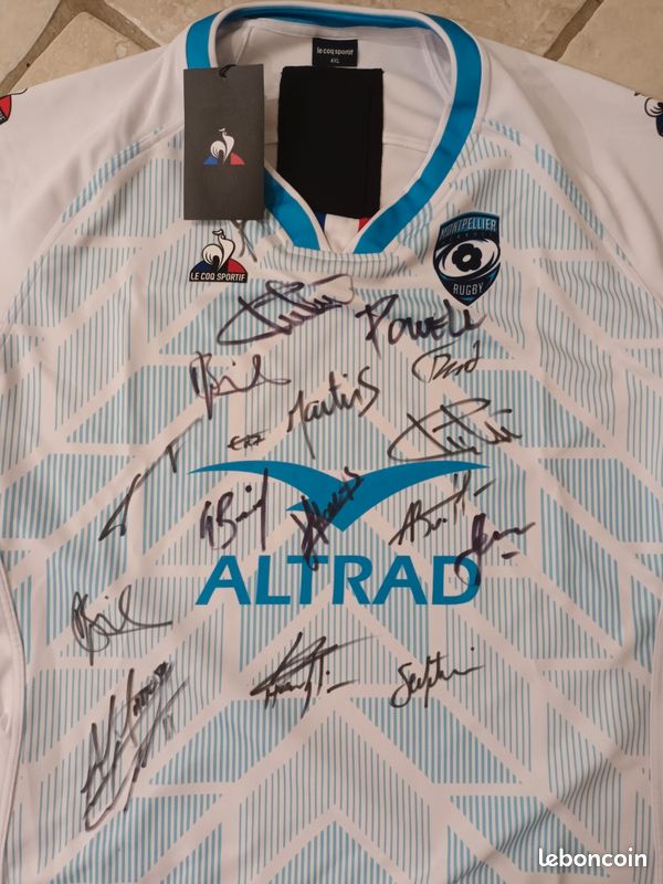 Fanion géant ancien vieux football club Montpellier Hérault mhsc