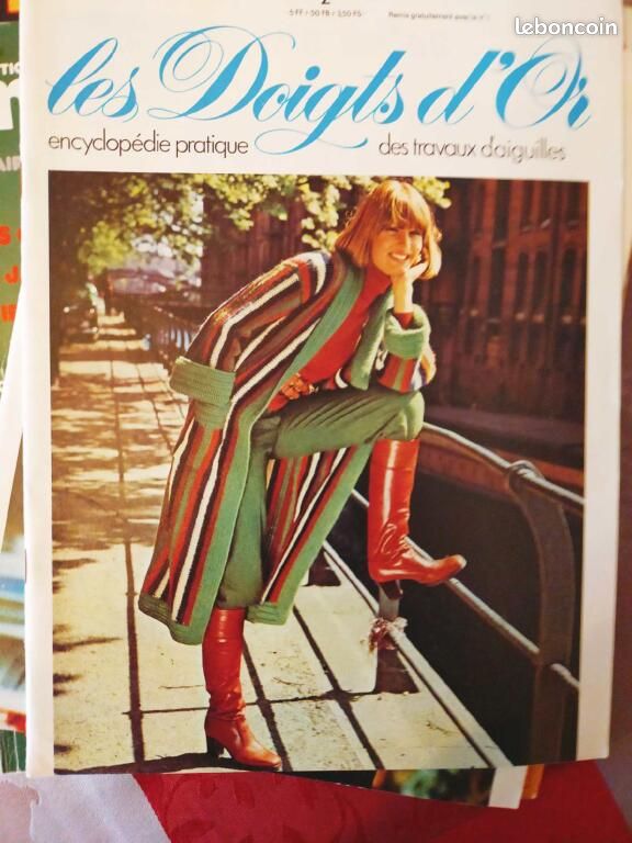 Lot De 12 Patrons De Couture Vintage 'Modes Et Travaux' Des Années 1970 - Broderie, Napperons