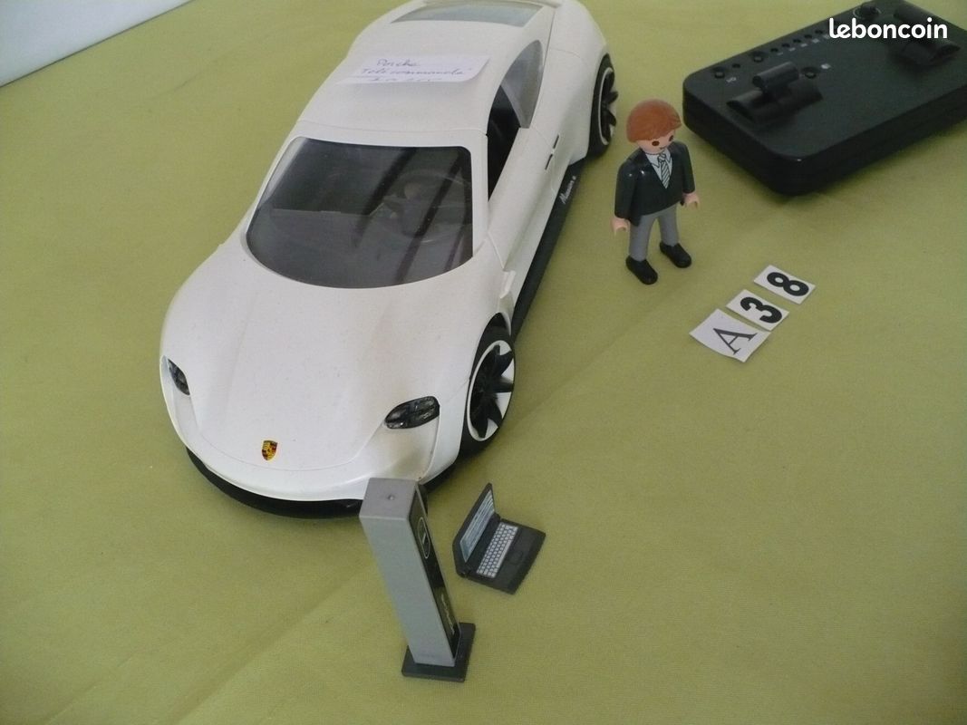 LOT A 38 porche télécommandé Playmobil REF 70765 (image 3)