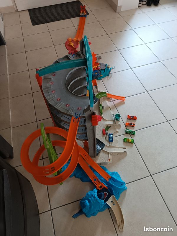 Garage parking hotwheels (image 3)