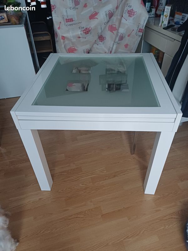 Table plus 4 chaises (image 1)