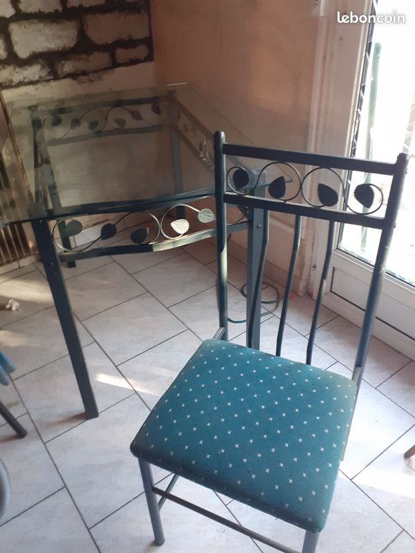 Table verre et ses chaises (image 1)