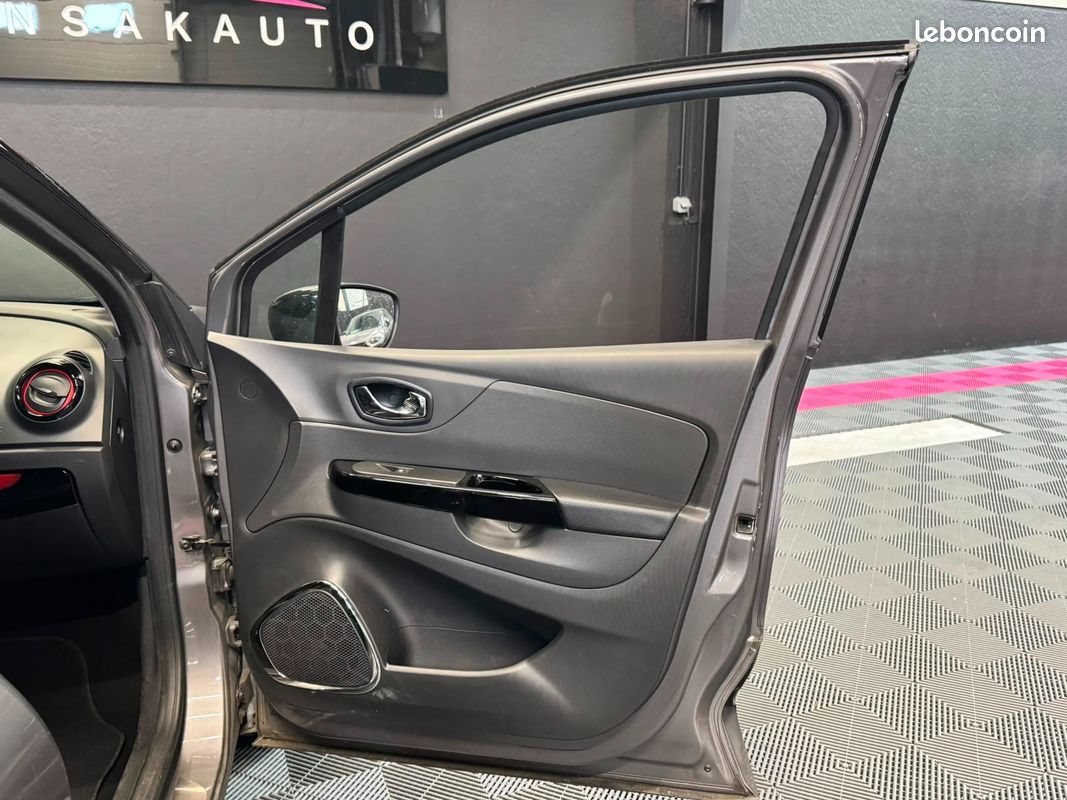 RENAULT CAPTUR TCe 120 SL Helly Hansen EDC (image 33)