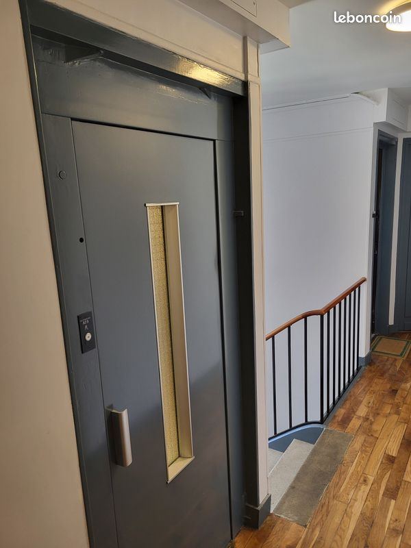 Studio lumineux de 15 m² avec balcon et vue sur les toits (image 15)
