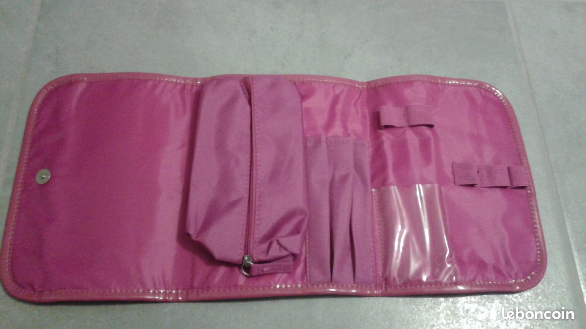 Trousse a maquillage neuve (image 2)