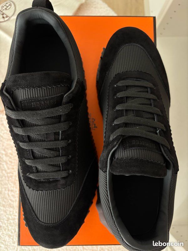 Baskettes Basses Femme HERMÈS - Taille 40 (US 9) Noires, Style Athlétique - Occasion En Bon état Général