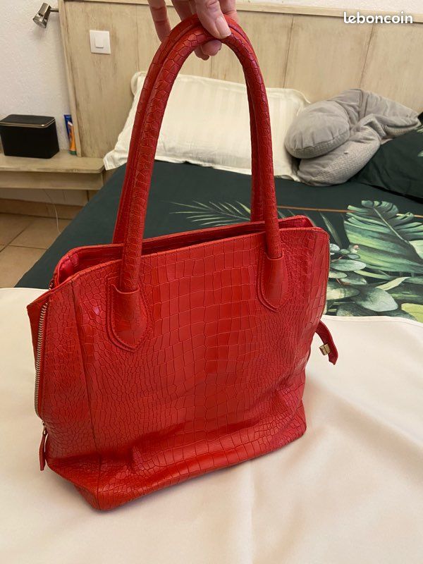 Vends sac hôtel particulier rouge (image 2)